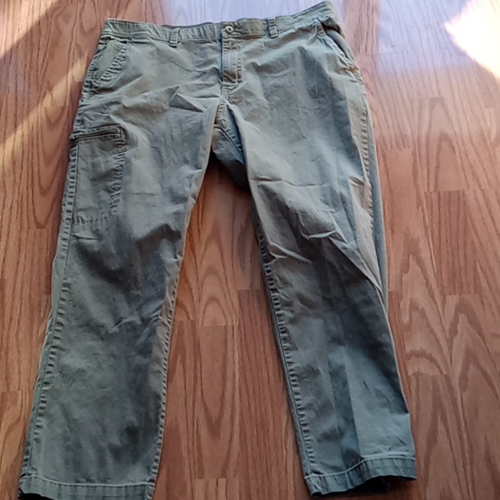 Weatherproof made for adventure Olive Green Pants size 38x30 Great shape